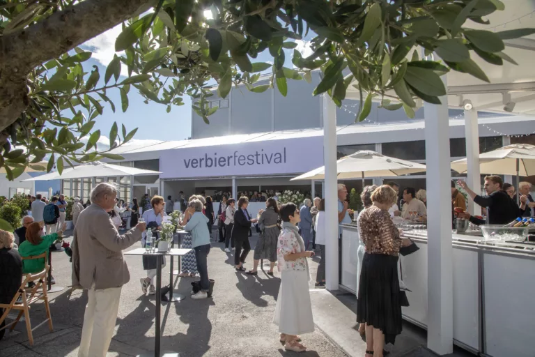 People enjoying activities on the Esplanade des Combins