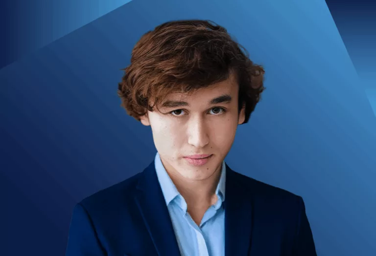 Violinist Daniel Lozakovich with a blue background